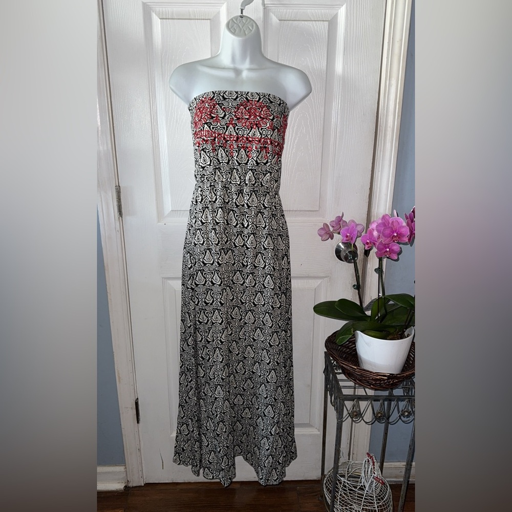Sleeveless maxi dress size small